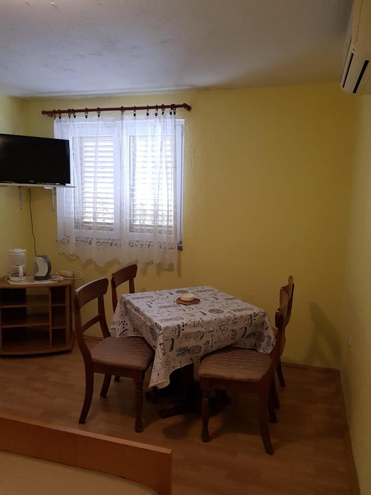 Apartment Lantana Ex Americana Karlobag